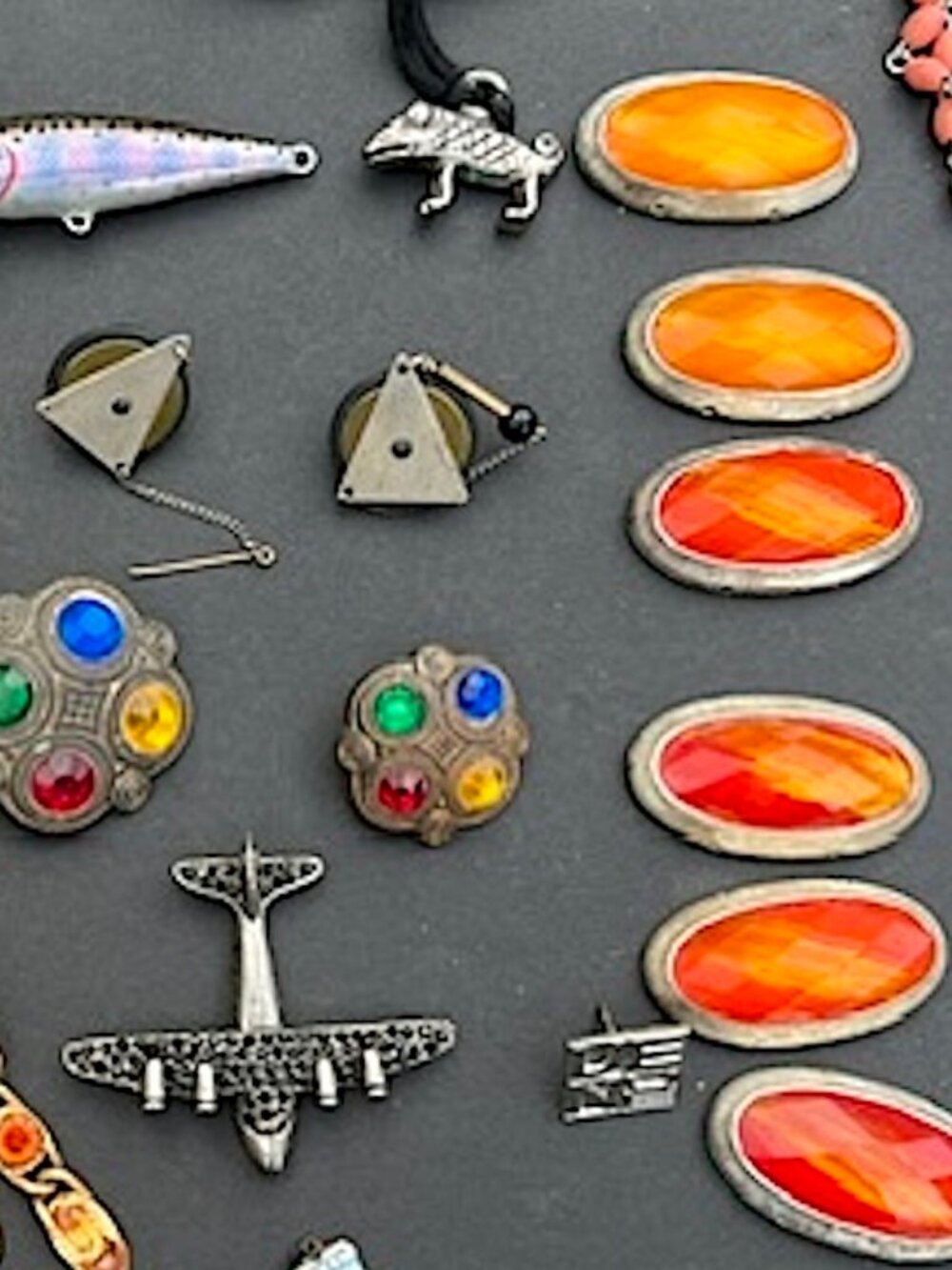 Junk Estate Vintage Jewelry Craft 50's Ice Tongs, Bakelite? Celluloid? Rings
